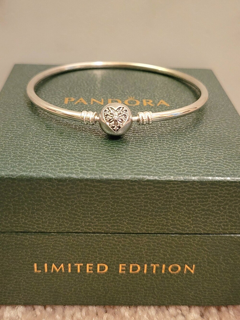 NWOT Pandora "Heart of Winter" Limited Edition Bangle Silver Size 7.5 Inches
